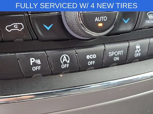 Used 2021 Jeep Grand Cherokee Laredo AWD/4WD image 23