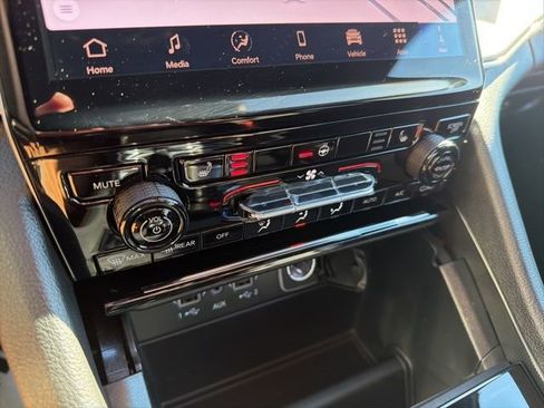 New 2025 Jeep Grand Cherokee L Limited image 18