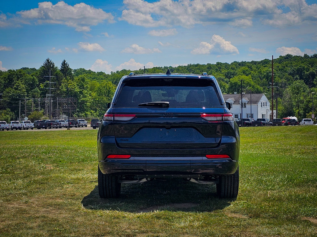 New 2026 Jeep Grand Cherokee Limited AWD/4WD image 4