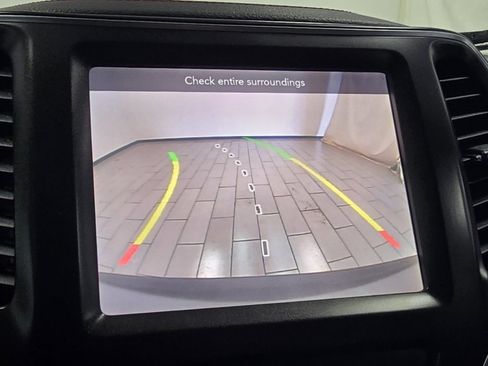 Used 2019 Jeep Cherokee Trailhawk w/ Cold Weather Group image 5