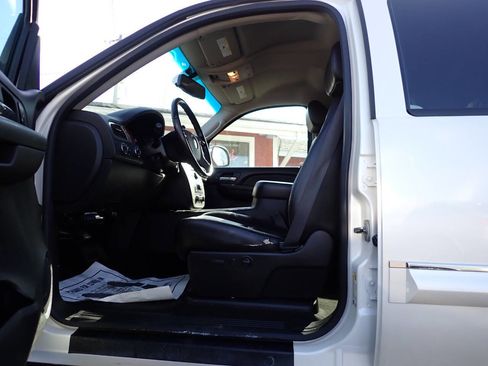 Used 2009 GMC Sierra 1500 SLT w/ White Diamond Edition image 7