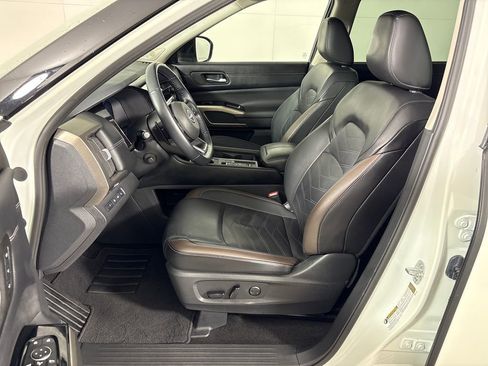Used 2024 Nissan Pathfinder Platinum FWD image 27