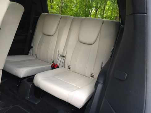 Used 2025 Mercedes-Benz EQB 300 4MATIC image 17