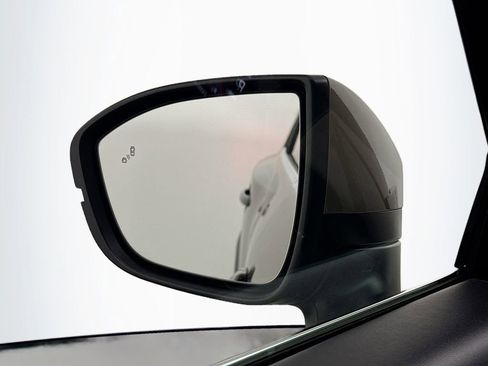 Used 2023 Nissan Pathfinder Platinum image 45