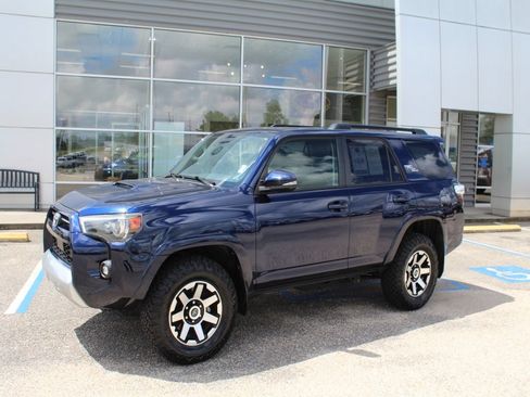 Used 2023 Toyota 4Runner TRD Off-Road Premium w/ Moonroof Package AWD/4WD image 2