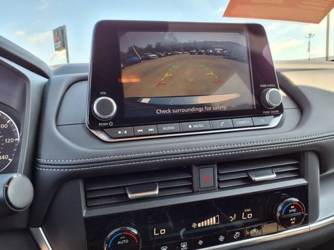 Certified 2025 Nissan Rogue SV image 11