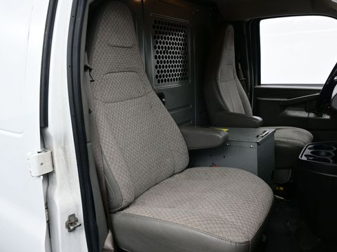 Used 2019 Chevrolet Express 3500 w/ Driver Convenience Package image 11