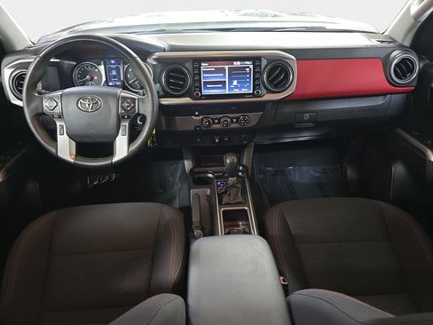 Used 2020 Toyota Tacoma SR5 RWD image 12