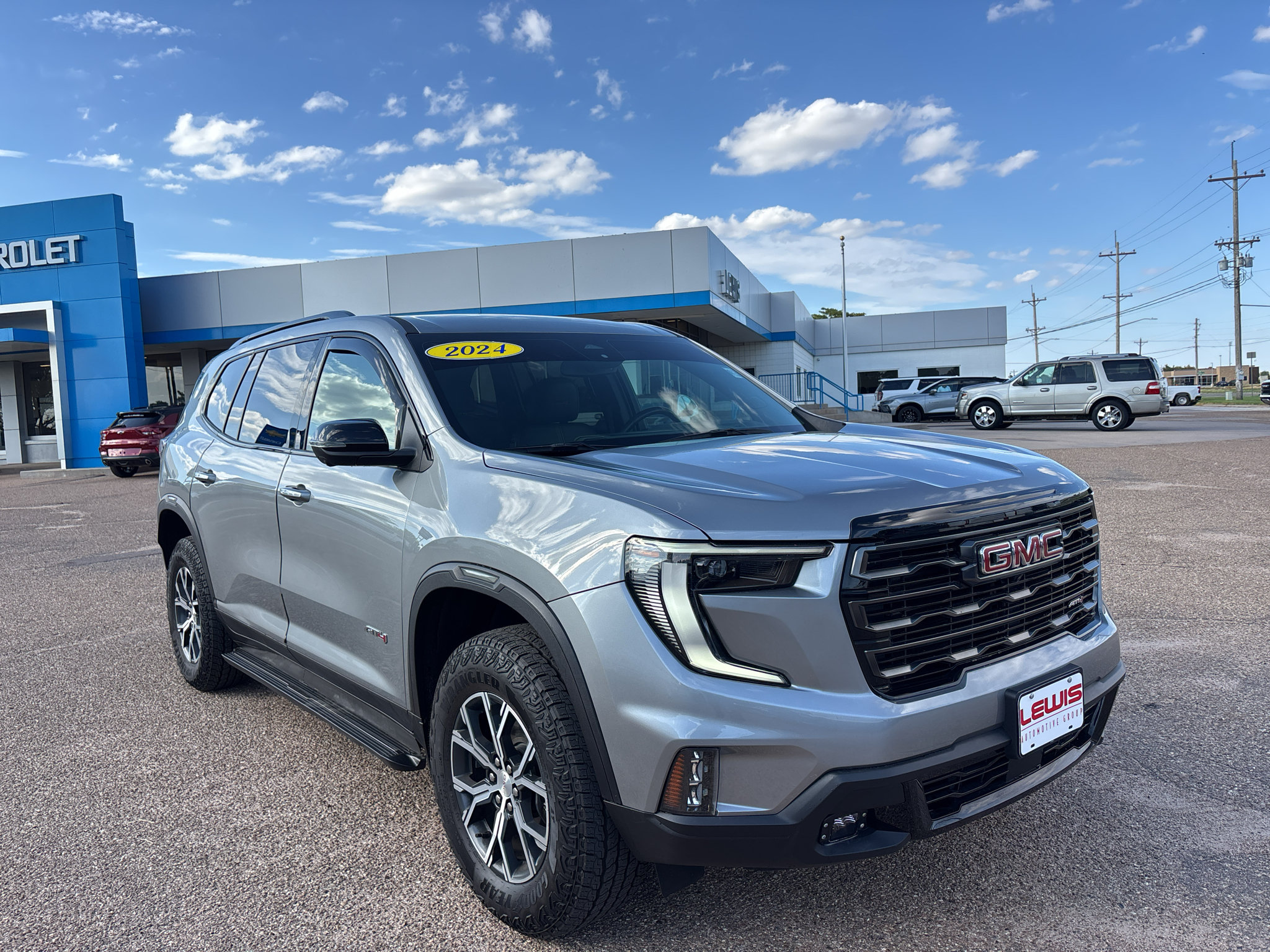 Used 2024 GMC Acadia AT4 w/ Luxury Package AWD/4WD image 2
