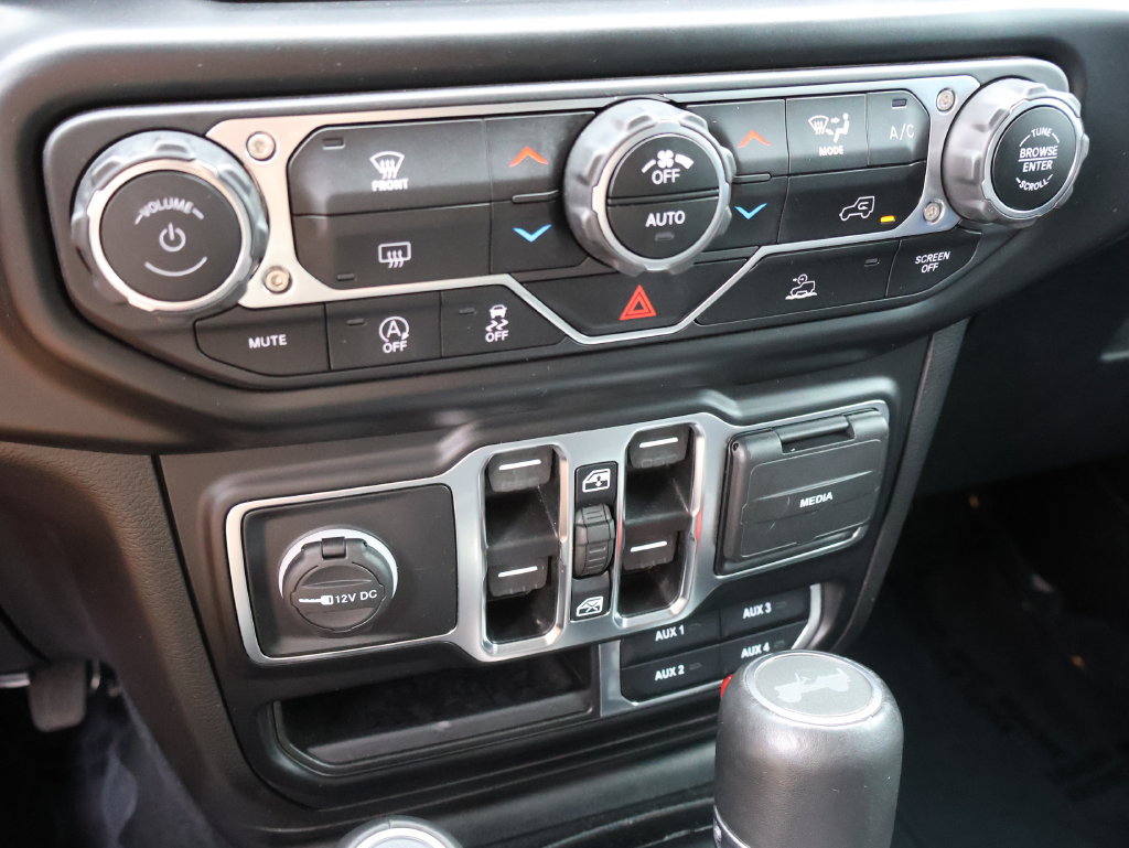 Used 2022 Jeep Wrangler Unlimited Sahara AWD/4WD image 34
