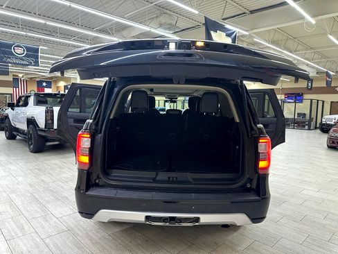Used 2020 Ford Expedition Platinum image 12