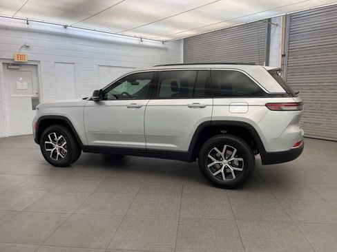 New 2025 Jeep Grand Cherokee Limited image 8