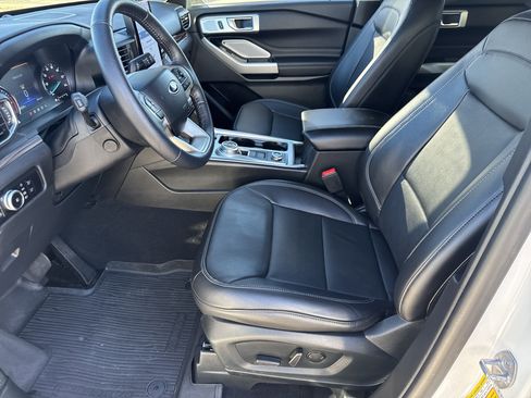 Certified 2023 Ford Explorer Limited w/ Hybrid Equipment Group 310A image 10