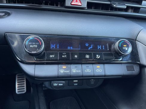 Certified 2025 Hyundai Elantra Sport image 12