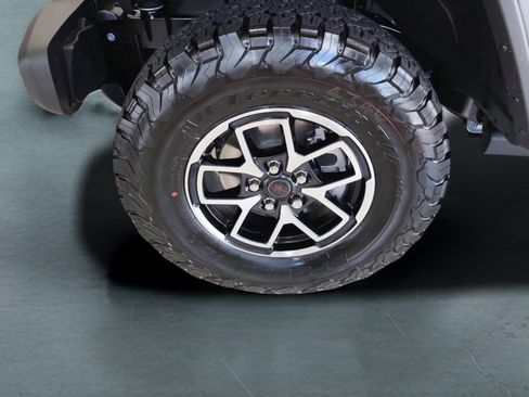 New 2025 Jeep Wrangler Rubicon AWD/4WD image 27