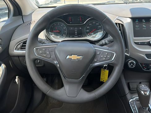 Used 2017 Chevrolet Cruze LT FWD image 10