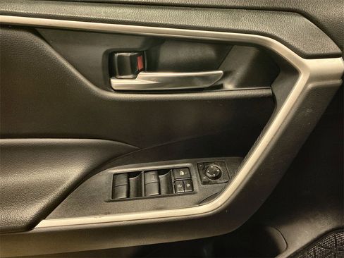 Used 2021 Toyota RAV4 XLE image 7