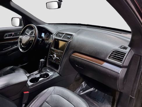 Used 2018 Ford Explorer Limited AWD/4WD image 31