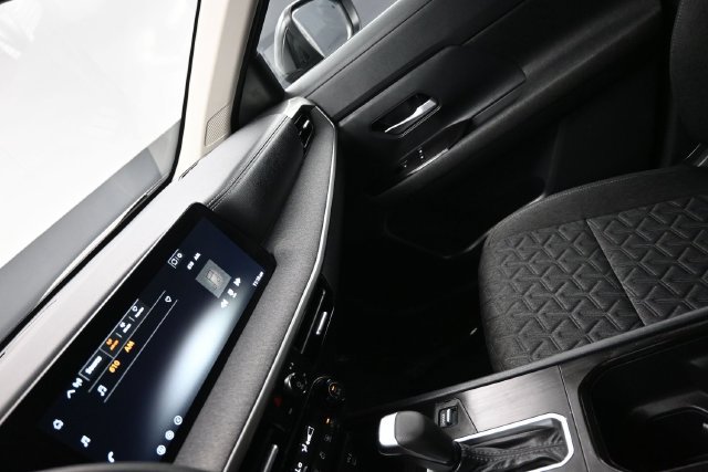 Used 2026 Nissan Kicks SV FWD image 15