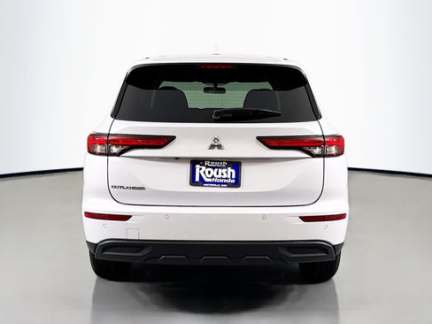 Used 2023 Mitsubishi Outlander ES FWD image 6