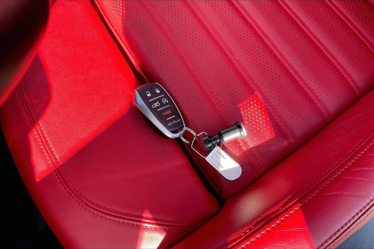 Used 2025 Alfa Romeo Stelvio Sprint AWD/4WD image 11