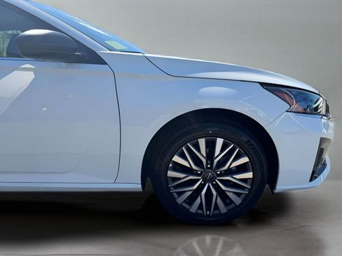 Used 2025 Nissan Altima 2.5 SV FWD image 22
