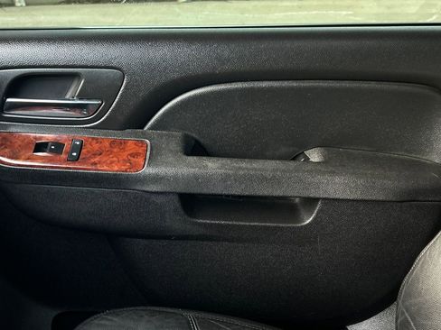 Used 2013 Chevrolet Suburban LT image 26