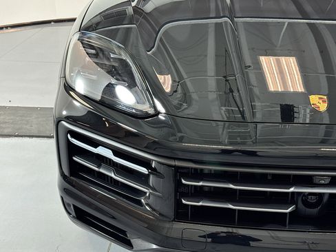 Used 2025 Porsche Cayenne image 27