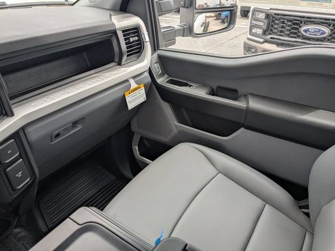 Used 2025 Ford F550 4x4 Regular Cab Super Duty image 15