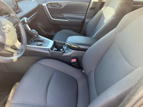 Used 2019 Toyota RAV4 LE AWD/4WD image 10
