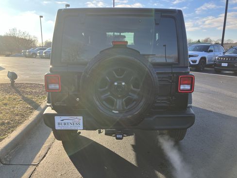 Used 2021 Jeep Wrangler Sport image 19