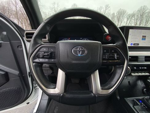 Used 2025 Toyota 4Runner TRD Off-Road image 30