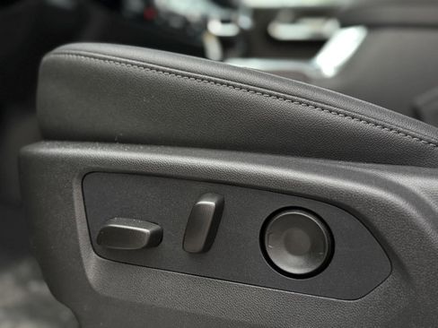 New 2026 GMC Sierra 1500 SLT image 15