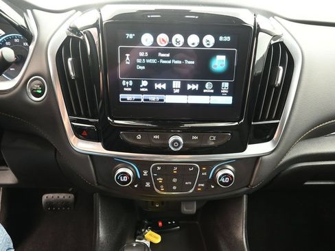 Used 2018 Chevrolet Traverse LT FWD image 12