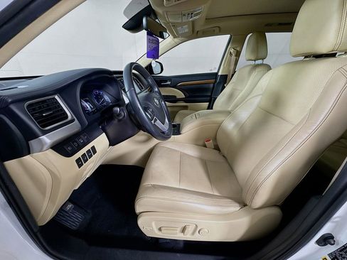 Used 2019 Toyota Highlander Limited Platinum image 25