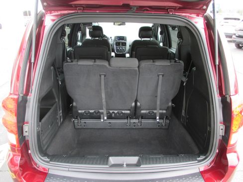 Used 2018 Dodge Grand Caravan SE image 10