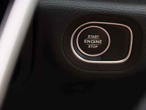 Used 2025 Mercedes-Benz GLE 450e 4MATIC image 16