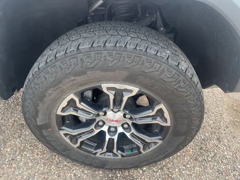 Used 2024 GMC Canyon AT4 w/ Technology Package image 20