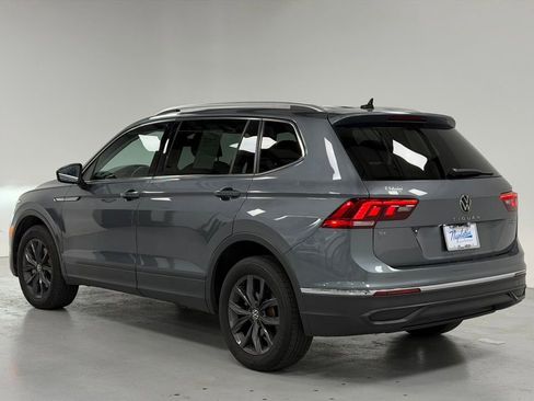 Used 2022 Volkswagen Tiguan SE w/ Panoramic Sunroof Package image 3