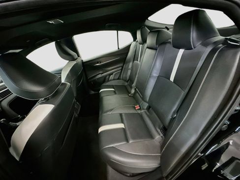 Used 2025 Toyota Camry SE FWD image 29