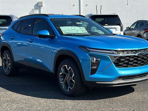 New 2026 Chevrolet Trax LT w/ Sunroof Package image 3