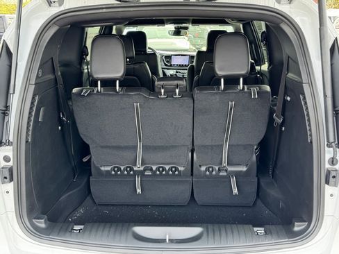 New 2026 Chrysler Pacifica Select image 13
