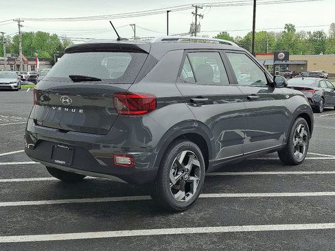 New 2026 Hyundai Venue SEL FWD image 5