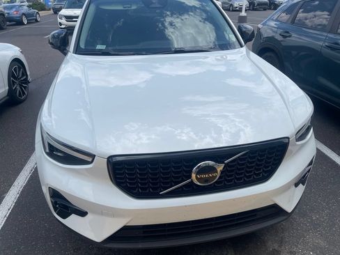 Used 2023 Volvo XC40 B5 Ultimate AWD/4WD image 3