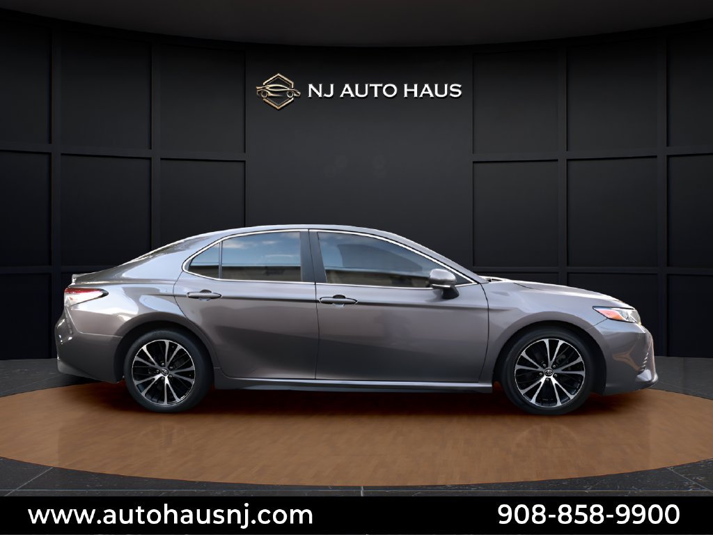 Used 2020 Toyota Camry SE w/ Convenience Package FWD image 13
