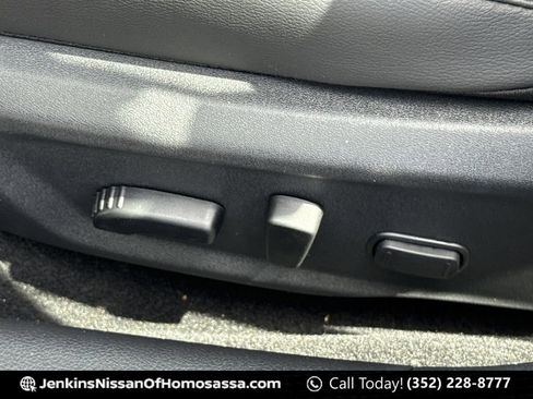 Certified 2025 Nissan Sentra SR w/ SR Premium Package FWD image 29