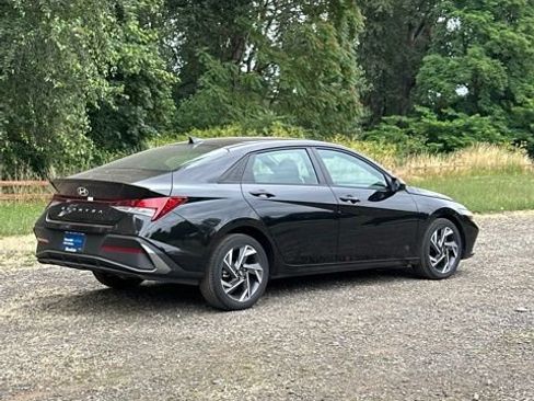 Certified 2025 Hyundai Elantra Sport FWD image 5