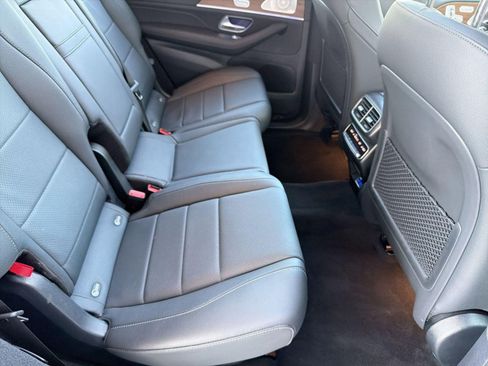 Used 2025 Mercedes-Benz GLS 450 4MATIC image 29