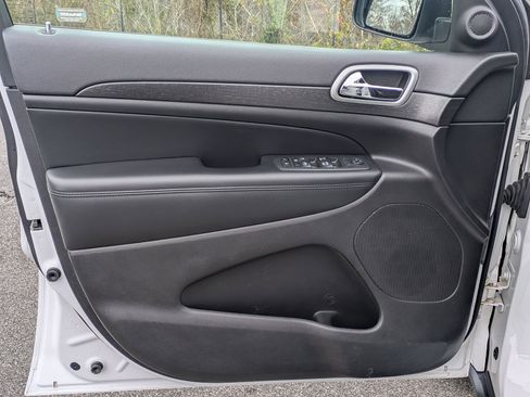 Used 2018 Jeep Grand Cherokee Laredo image 20