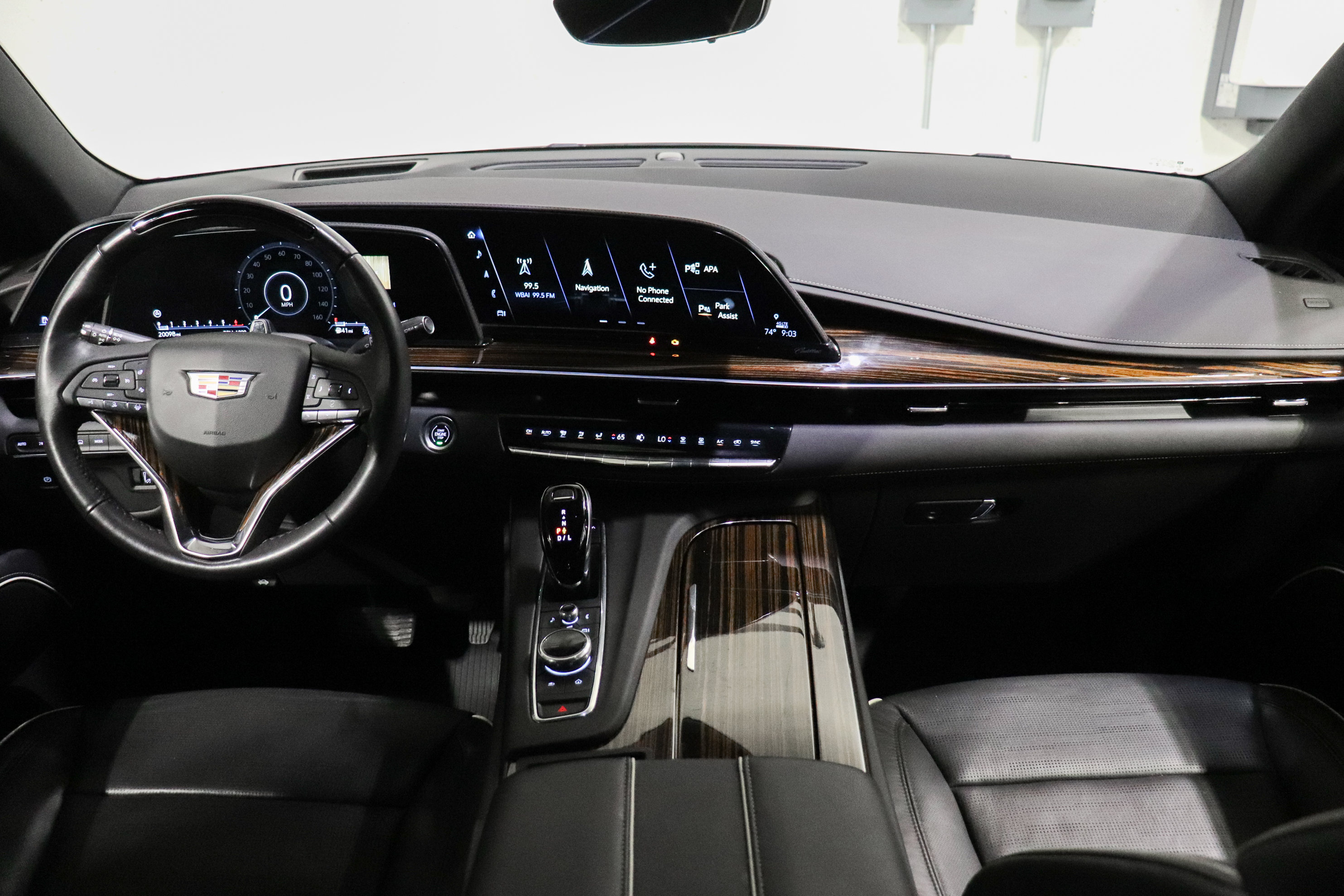 Used 2023 Cadillac Escalade Premium Luxury AWD/4WD image 25